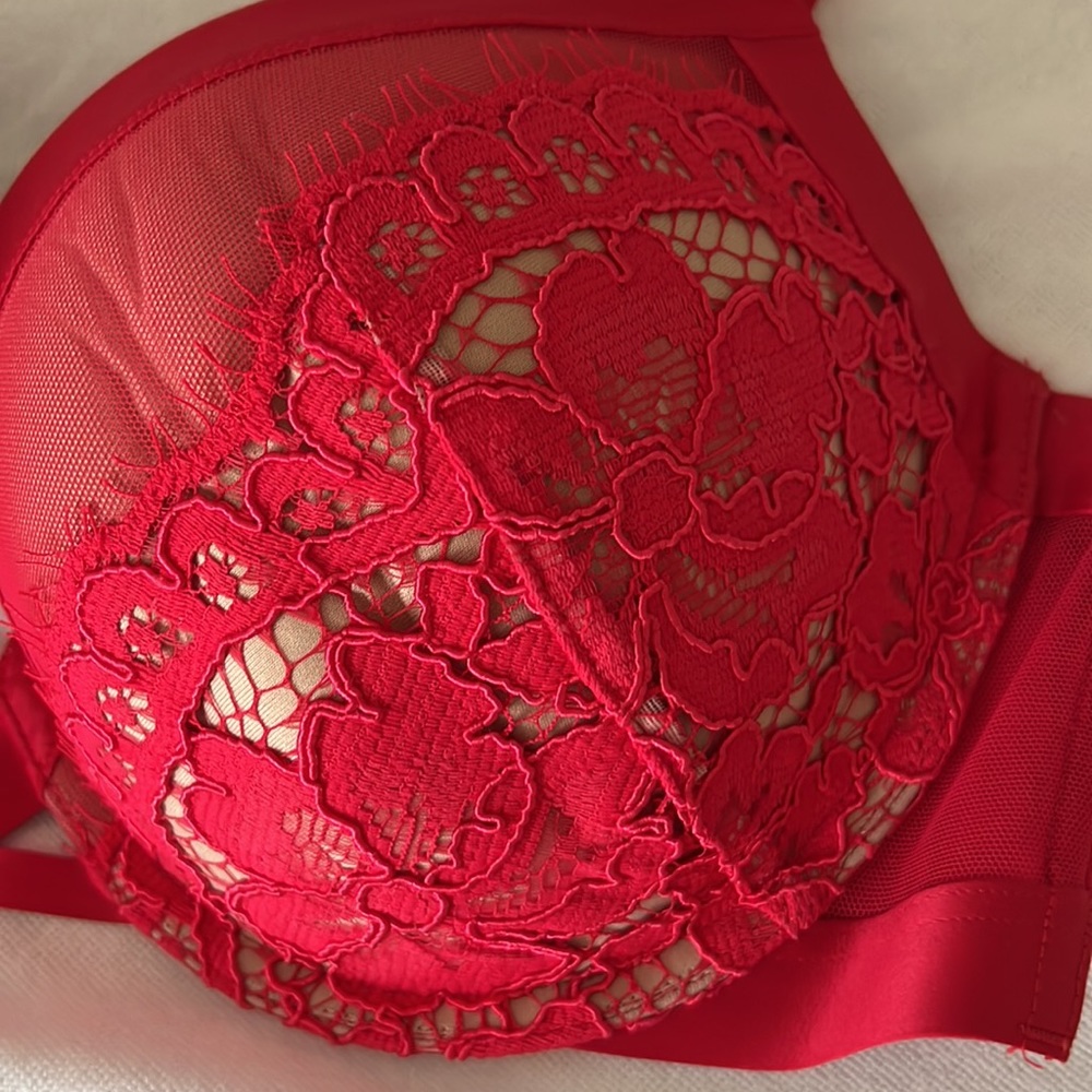 Victoria’s Secret bra, red with lace trim size 36D lightly lined bra EUC - Picture 3 of 8